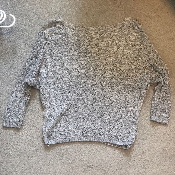 Sweater⭐️ - Picture 2 of 3